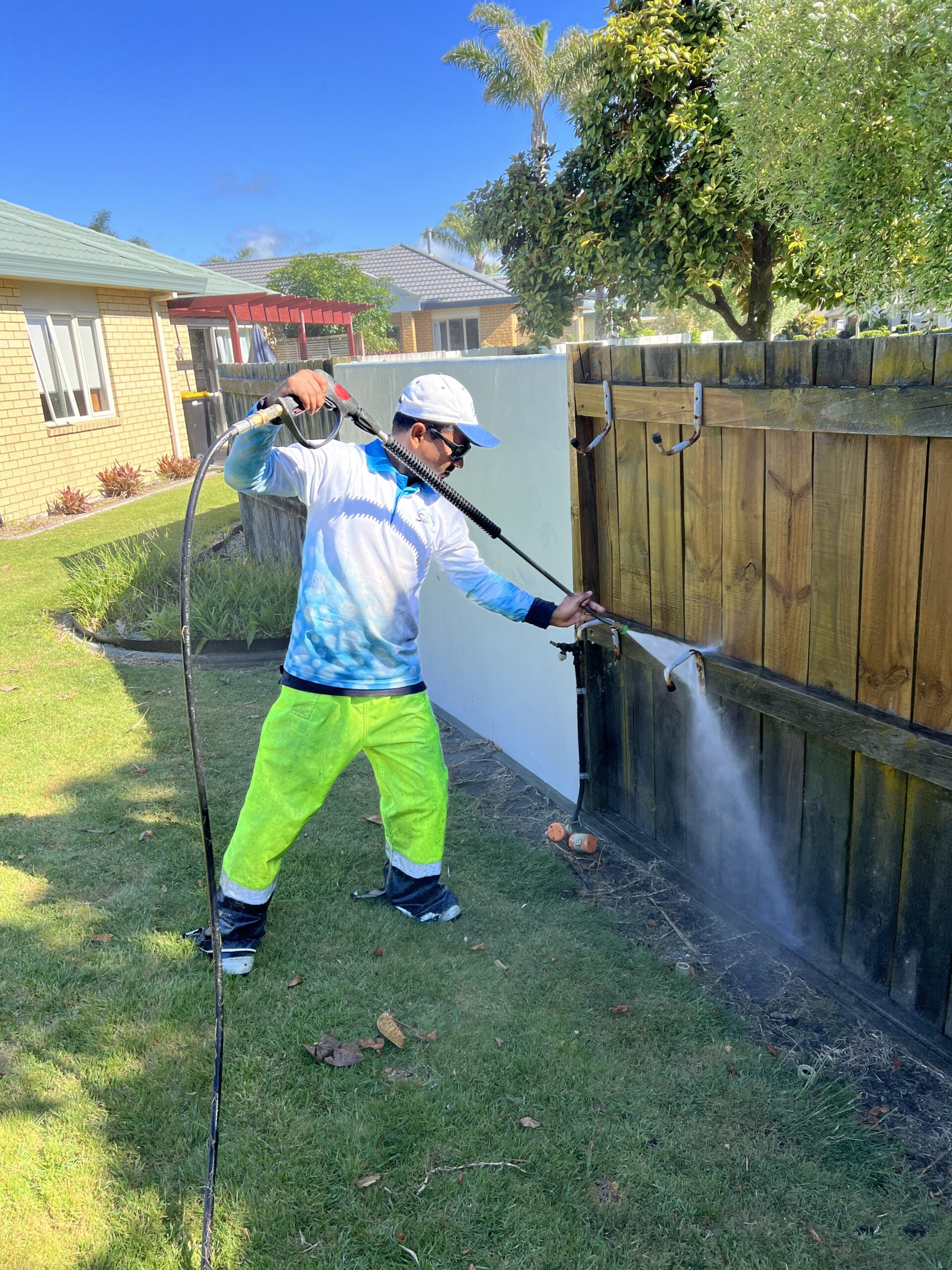 fence cleaning tauranga