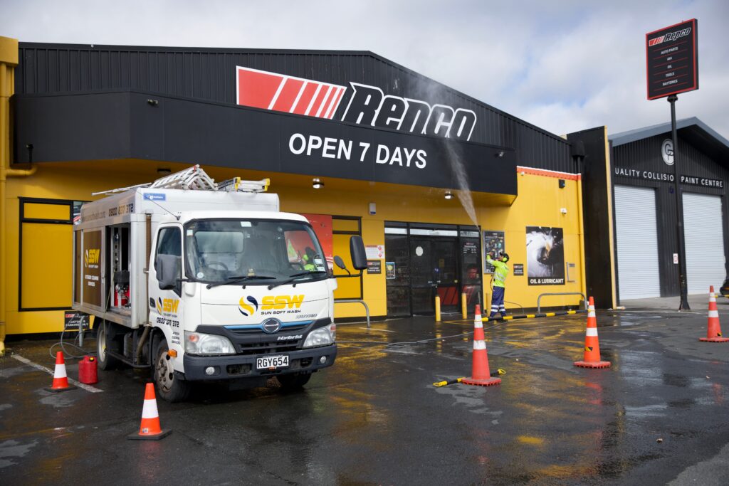 Commercial Building Washing