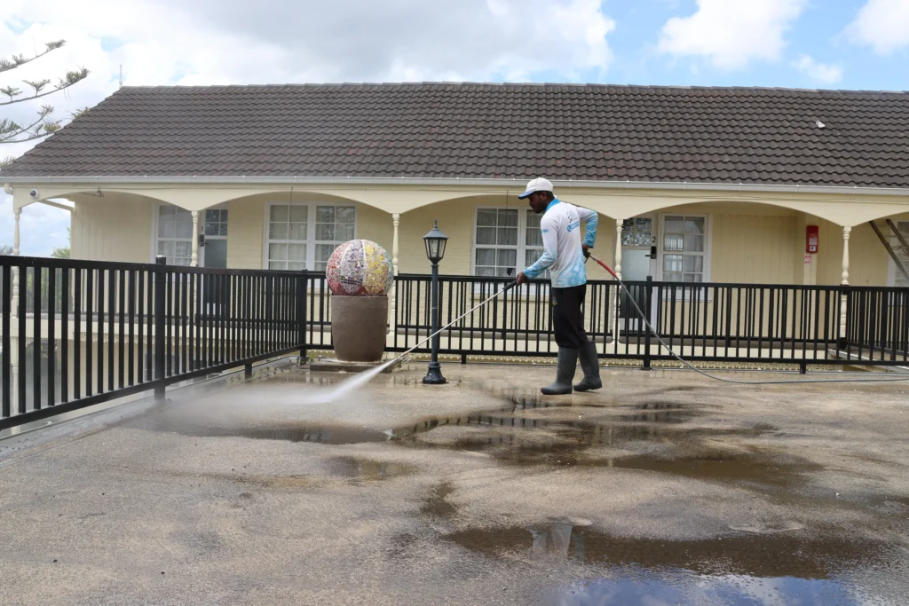 Factors That Affect Water Blasting House Cleaning Costs