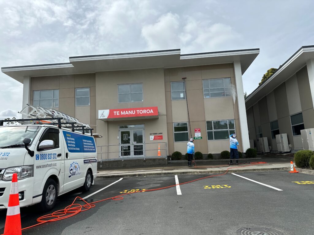 Factors Affecting Commercial Building Washing Cost