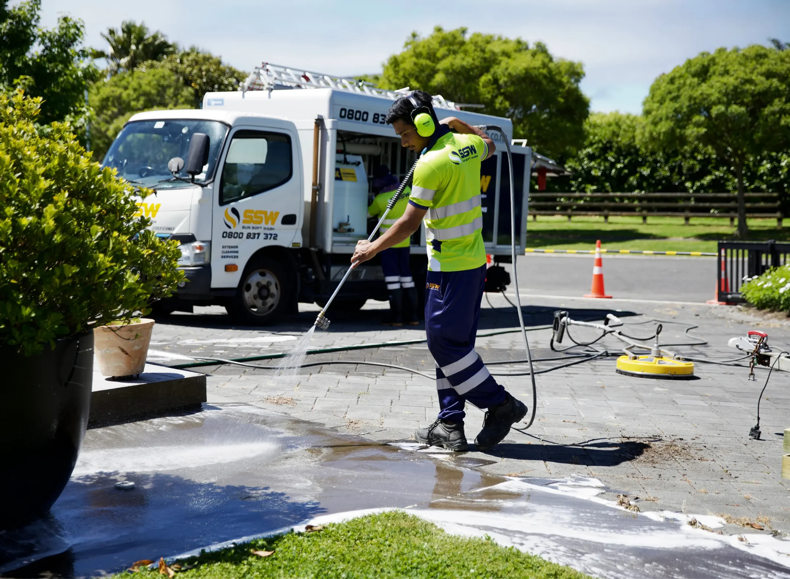 How We Clean Concrete and Driveways​