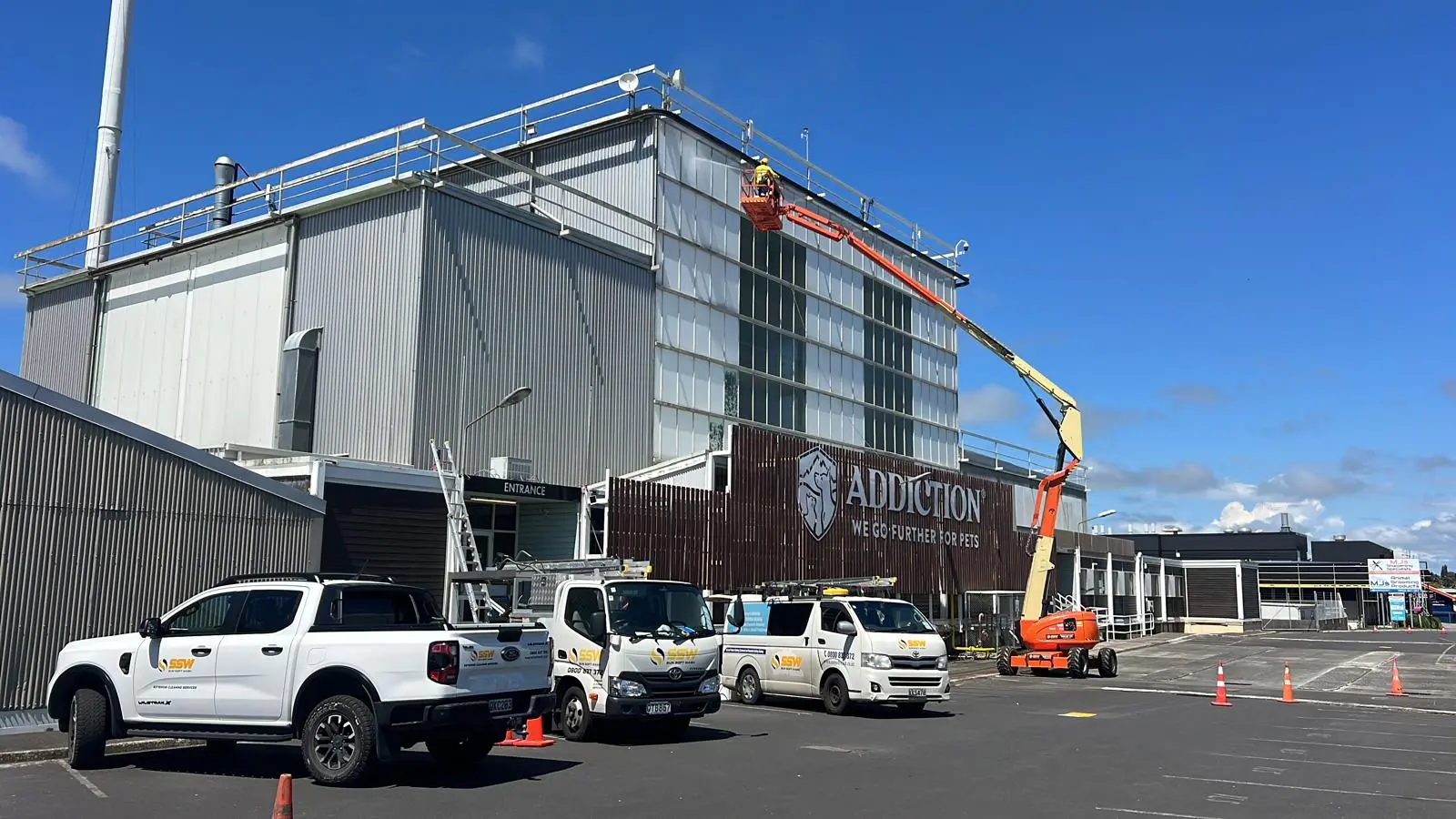 PROFESSIONAL COMMERCIAL BUILDING WASHING